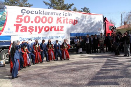 İstanbul'dan Vanlı öğrencilere 50 bin kitap