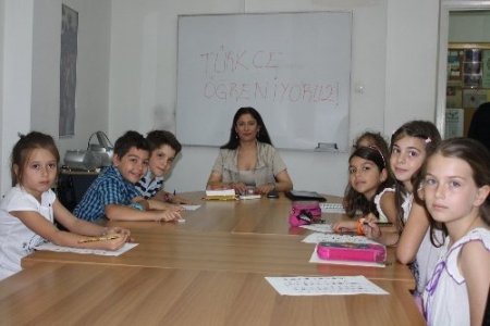 İstanbullu Rumların çocukları Atina'da Türkçe öğreniyor (Özel)