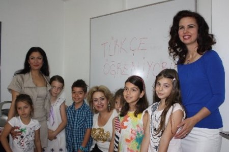İstanbullu Rumların çocukları Atina'da Türkçe öğreniyor (Özel)