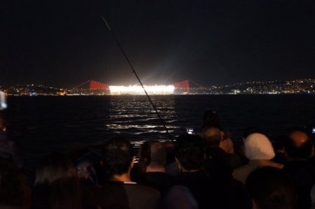 İstanbullular, görsel şölene engel olan vapurları yuhaladı (Özel)