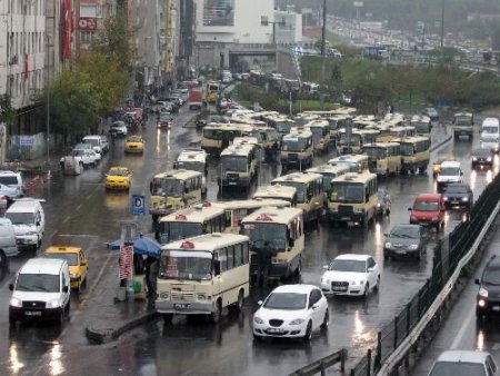 İstanbullular Güne Yağmurla Başladı