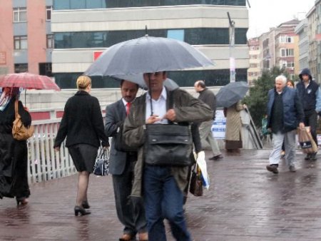 İstanbullular Güne Yağmurla Başladı