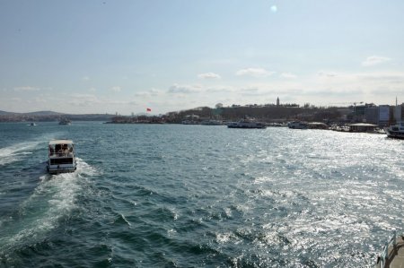 İstanbullular güneşli havada sahilleri doldurdu