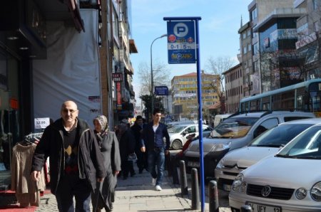 İstanbulluların dar kaldırımla imtihanı