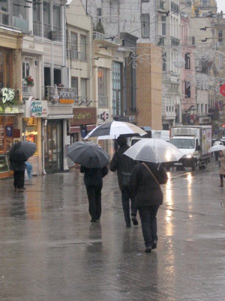 İstanbul'u Etkisi Altına Alan Yağmur Devam Ediyor