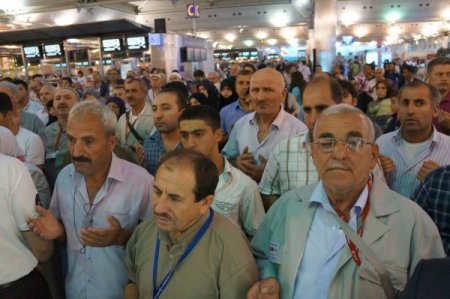 İstanbul'un ilk hac kafilesi dualarla uğurlandı