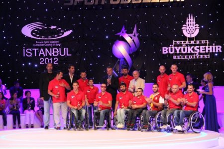 İstanbul’un milli gururları ödüllerini aldı