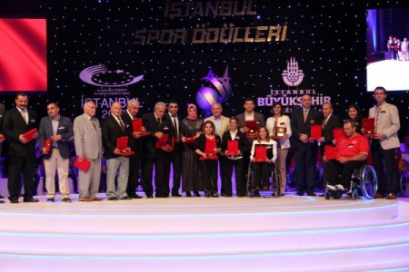 İstanbul’un milli gururları ödüllerini aldı
