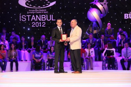 İstanbul’un milli gururları ödüllerini aldı