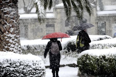İstanbul'un Tarihi Silüetleri Beyaza Büründü