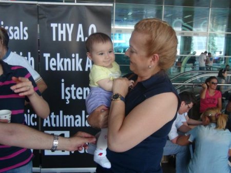 İşten Çıkarılan Babasına Destek İçin Geldi