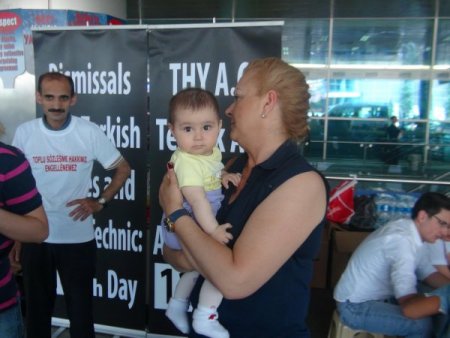 İşten Çıkarılan Babasına Destek İçin Geldi