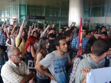 İşten Çıkarılan Thy Personeline Sendikalardan Destek