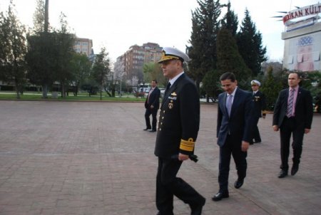 İstifa eden donanma komutanının yerine atanan Bostanoğlu, valiyi ziyaret etti