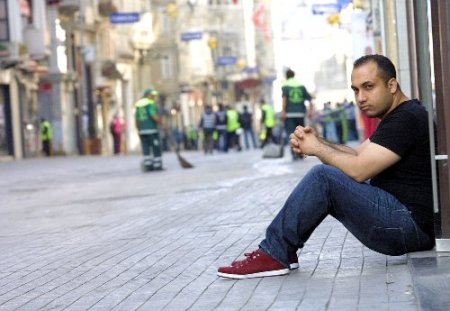 İstiklal Caddesi güne sakin başladı