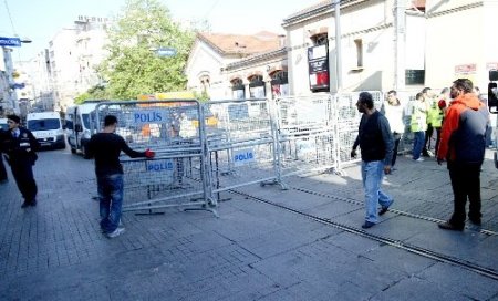 İstiklal Caddesi güne sakin başladı