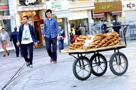 İstiklal Caddesi güne sakin başladı