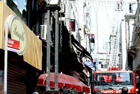 İstiklal Caddesi'ndeki sukuneti yangın paniği bozdu