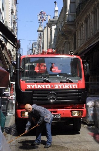 İstiklal Caddesi'ndeki sukuneti yangın paniği bozdu