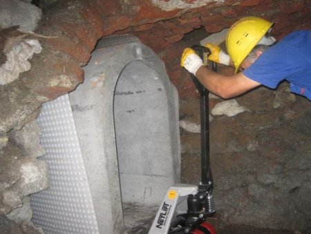 İstiklal Caddesi’ni bozan tarihi su tüneli restore edildi