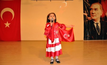 İstiklal Marşı okuma yarışmasında Erdem Koleji birinci oldu