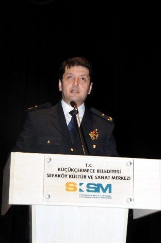 İstiklal Marşı’nı ezbere okuyan minik ayakta alkışlandı