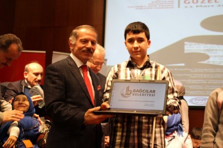 İstiklal Marşı’nı güzel okuyan engelliler ödüllendirildi