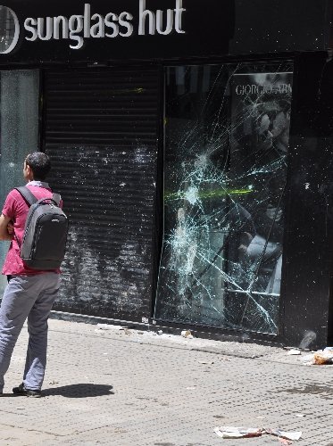 İstiklâl'de protestolardan geriye yağmalanan dükkanlar kaldı