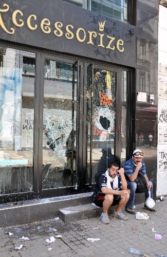 İstiklâl'de protestolardan geriye yağmalanan dükkanlar kaldı