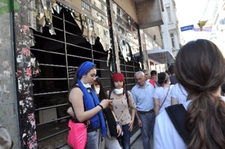 İstiklâl'de protestolardan geriye yağmalanan dükkanlar kaldı