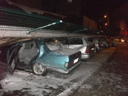 İstinat Duvarı 8 Aracın Üstüne Çöktü