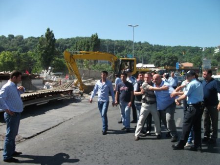İstinye Sahilinde Olaylı Yıkım