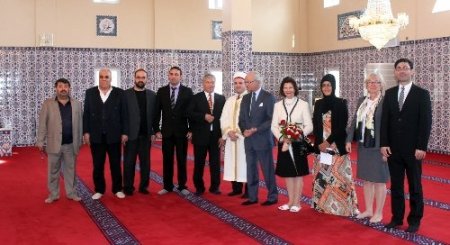 İsveç Kralı Gustaf'tan ezan okunan camiye ziyaret