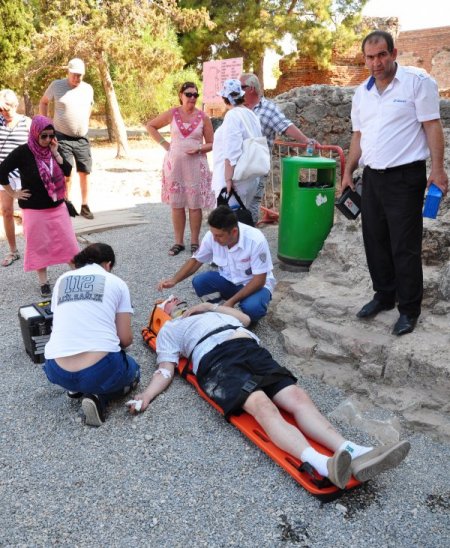 İsveçli yaşlı turist kalede düşerek yaralandı