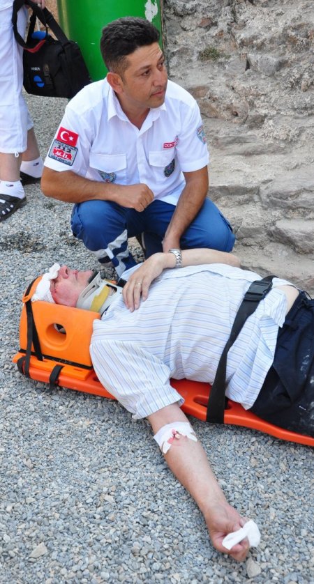 İsveçli yaşlı turist kalede düşerek yaralandı