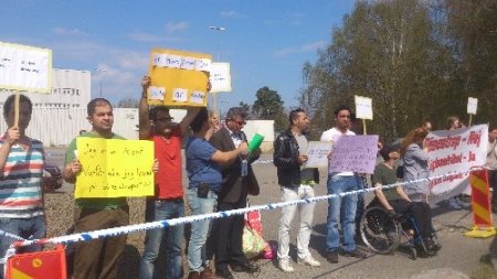 İsveç'te ezan okunmasına ateist göçmenler karşı çıktı