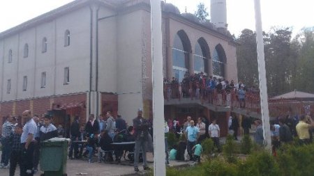 İsveç'te ezan okunmasına ateist göçmenler karşı çıktı