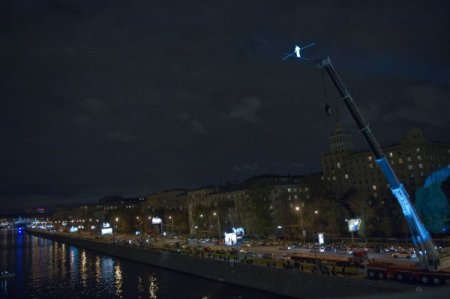 İsviçreli Cambaz Moskova Nehri Üzerinde Zor Anlar Yaşadı