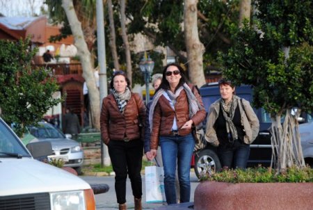 İsviçreli mimar ve moda tasarımcısı bayanlar Side'yi gezdi