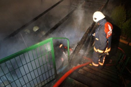 İşyeri yanan kadınlar gözyaşlarına boğuldu