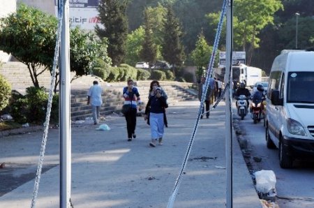 İşyerine gitmeye çalışan vatandaşlar zor anlar yaşadı