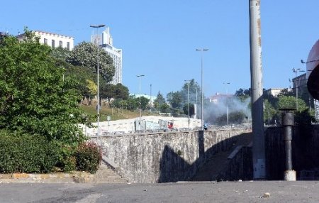 İşyerine gitmeye çalışan vatandaşlar zor anlar yaşadı