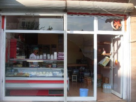 İşyerinin Bin Liralık Camı 20 Günde İki Kez Kırıldı