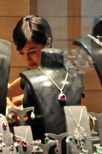 İtalyan Bakan 5 Bin Dolarlık Yüzük Aldı