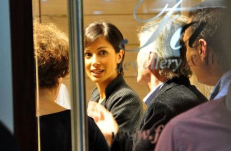 İtalyan Bakan 5 Bin Dolarlık Yüzük Aldı