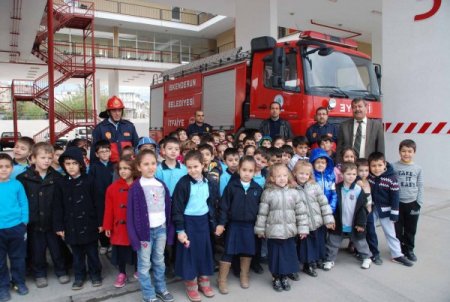 İtfaiye Müdürü Çolak'tan çocuklara uyarı: Ateşle şaka olmaz