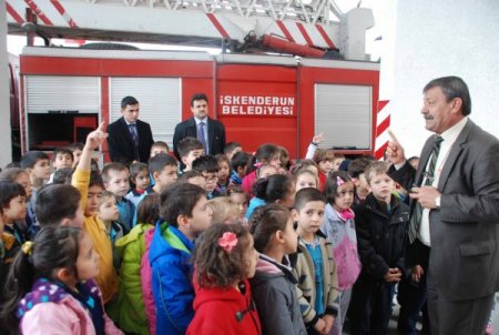 İtfaiye Müdürü Çolak'tan çocuklara uyarı: Ateşle şaka olmaz