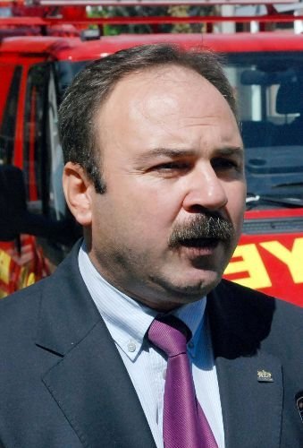İtfaiye Müdürü Gürsan: İtfaiye Eri Görevi İçin Tereddüt Etmeden Ateşin İçine Giriyor