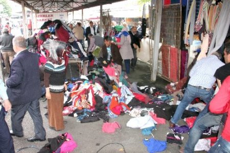 İtfaiye yangını söndürmeye, esnaf eşyaları kurtarmaya çalıştı