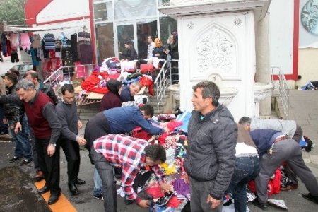 İtfaiye yangını söndürmeye, esnaf eşyaları kurtarmaya çalıştı